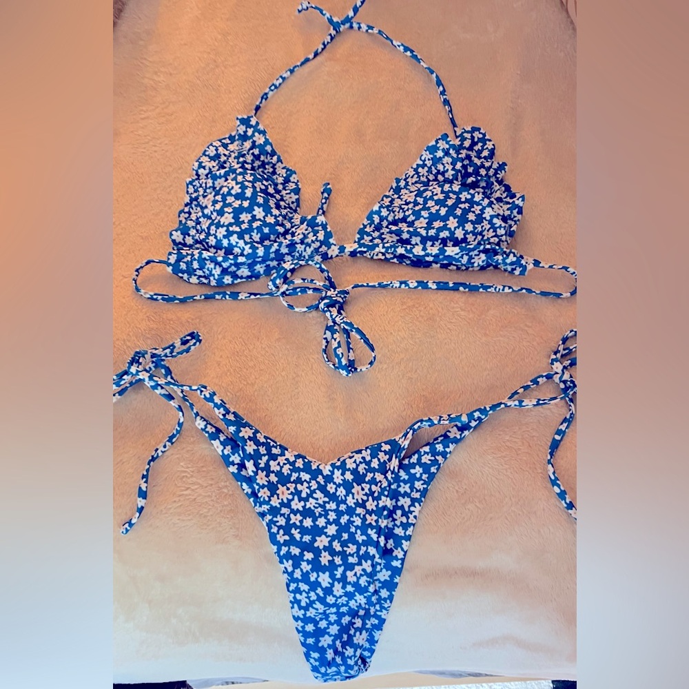 SHEIN New Royal Blue w Miniature white daisy flower print.  LARGE